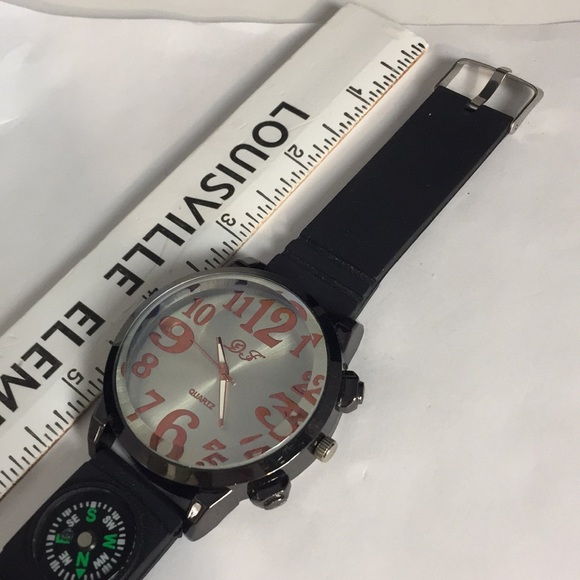 DSF watch.  Very large face (easy to read) - Picture 3 of 6